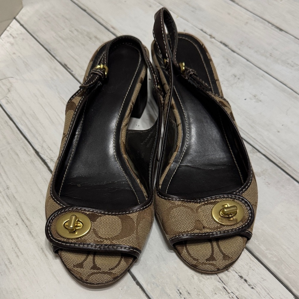Vintage Coach Women's Tan and Black Slingback Heels